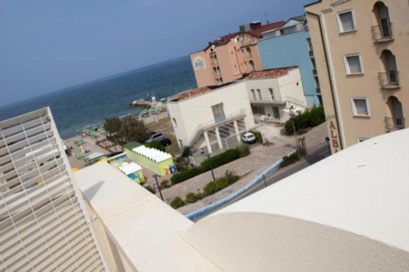 Hotel Merano Misano Adriatico Exterior foto