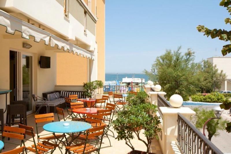 Hotel Merano Misano Adriatico Exterior foto